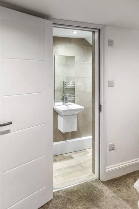 Cosy 1-Bdr W/ Free Parking In Central Reading Buitenkant foto